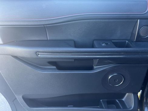 Used 2022 Ford Expedition Max Limited image 13