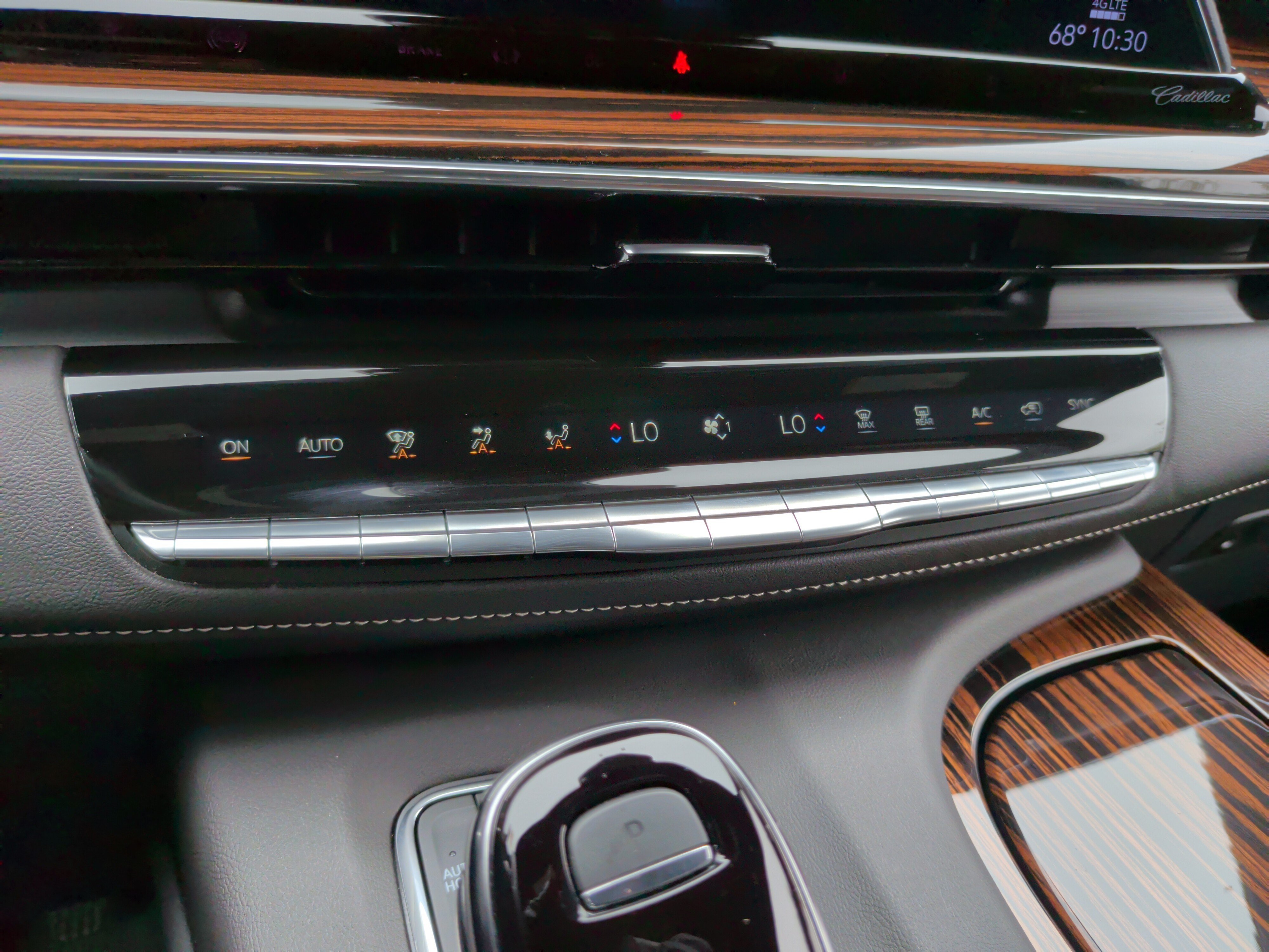 Used 2024 Cadillac Escalade Premium Luxury AWD/4WD image 20