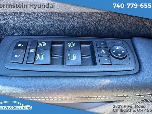 Used 2023 Chrysler Pacifica Limited w/ S Appearance Package image 17