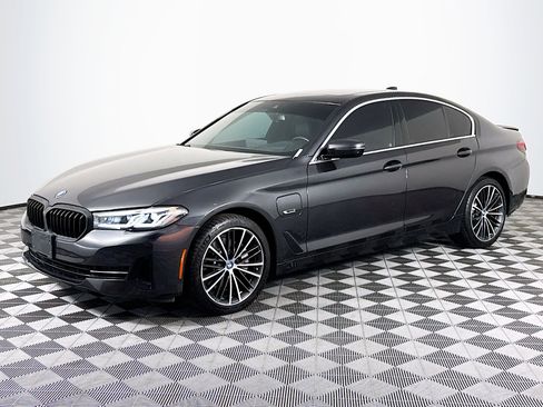 Used 2023 BMW 530e w/ Premium Package image 4