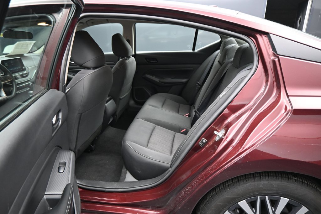 Used 2025 Nissan Altima 2.5 SV FWD image 24