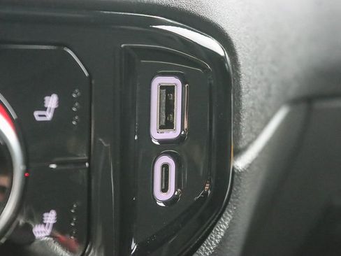 Used 2025 GMC Sierra 1500 Elevation image 32