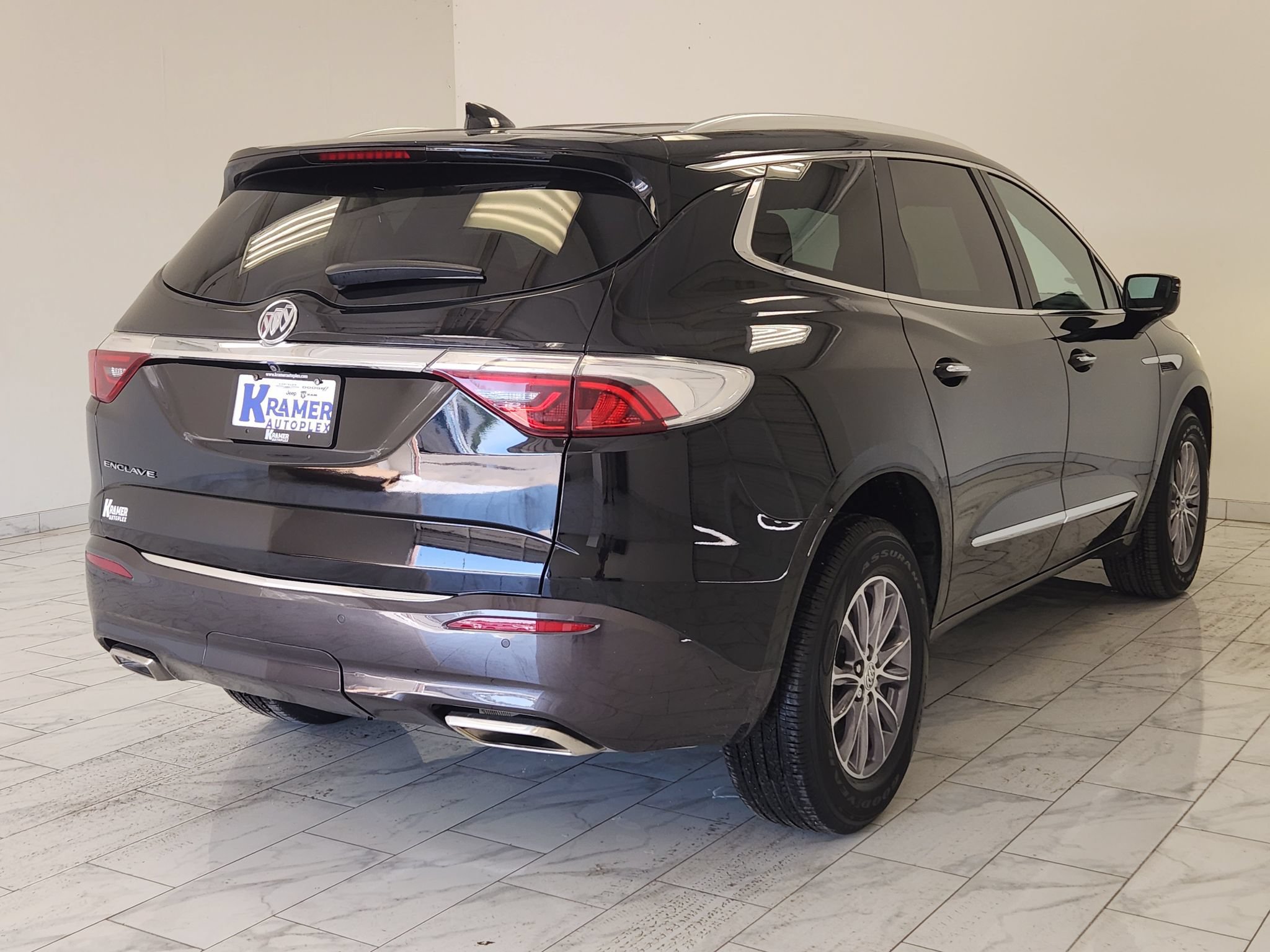 Used 2023 Buick Enclave Essence FWD image 5