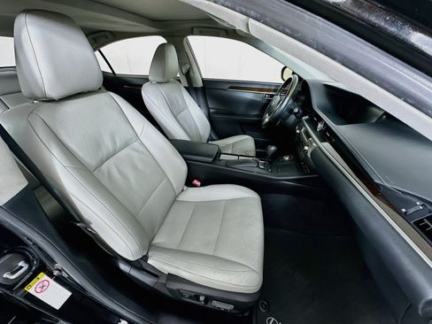 Used 2014 Lexus ES 350 w/ Luxury Package FWD image 31