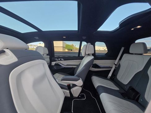 Used 2023 BMW X7 M60i image 36