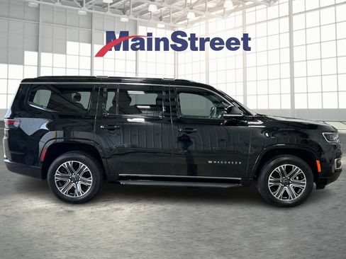 Used 2025 Jeep Wagoneer 4WD image 6