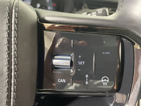 Used 2025 Land Rover Range Rover Velar Dynamic SE image 21