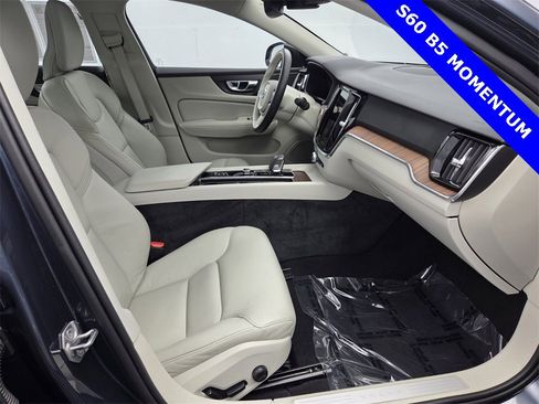 Used 2022 Volvo S60 B5 Momentum image 9