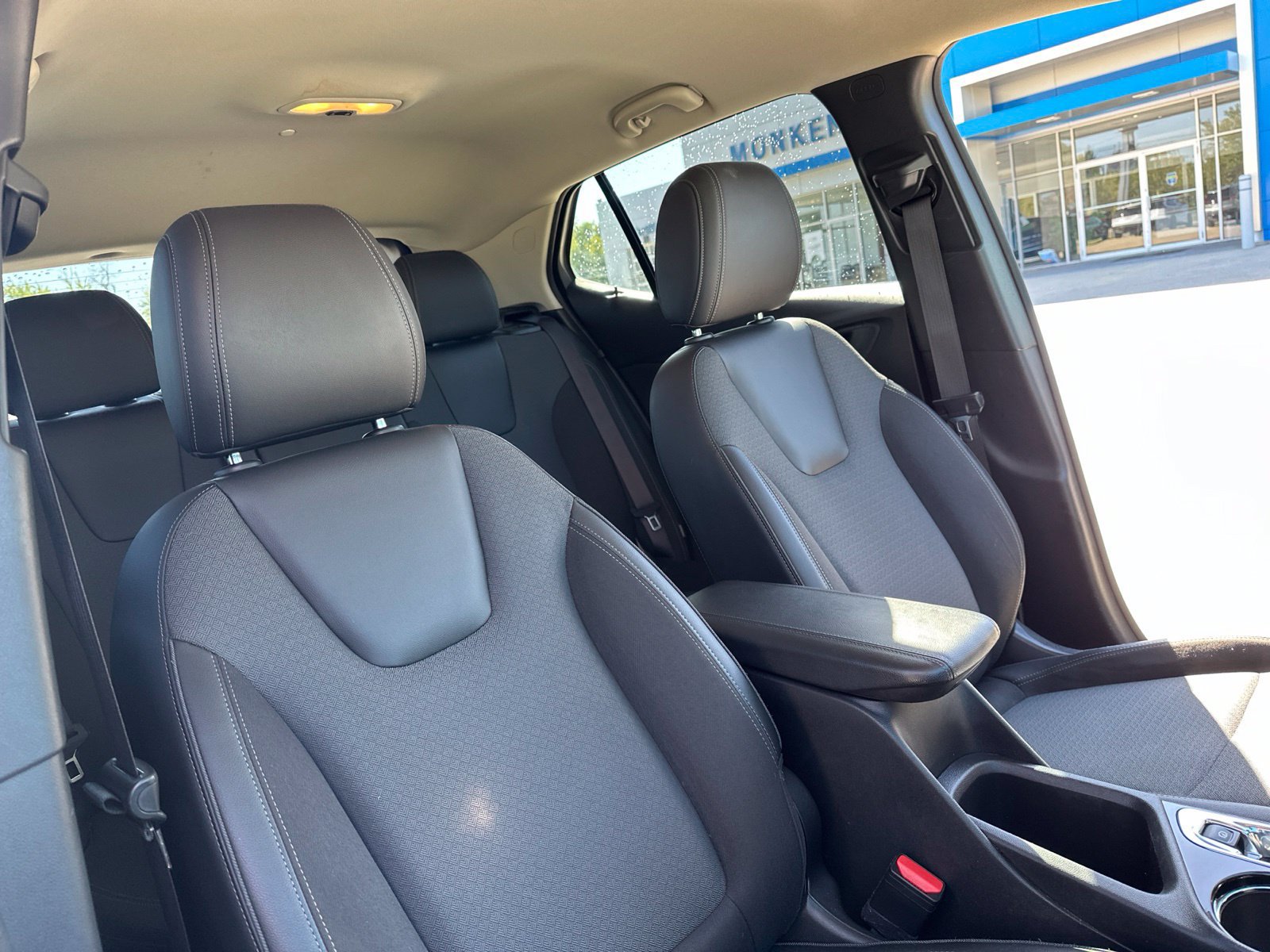 Used 2022 Buick Encore GX Select w/ Sport Touring Package FWD image 31