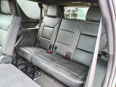 Used 2023 GMC Yukon SLT w/ SLT Luxury Package AWD/4WD image 13