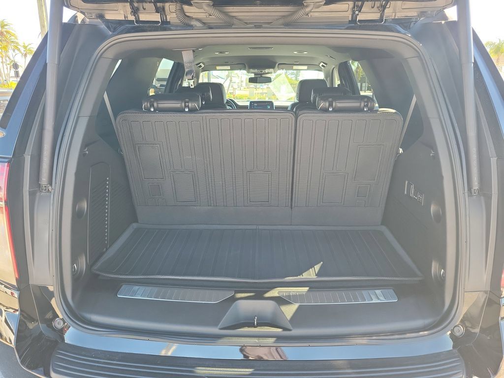 Used 2023 Chevrolet Tahoe Premier AWD/4WD image 10