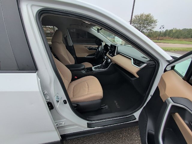 Used 2024 Toyota RAV4 LE FWD image 4
