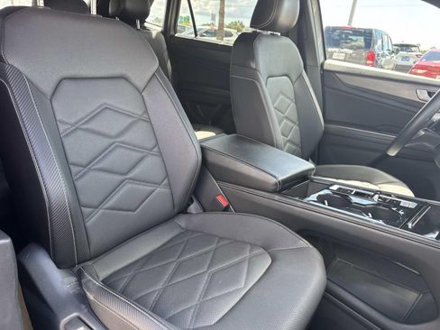 Used 2024 Volkswagen Atlas Cross Sport SE AWD/4WD image 11