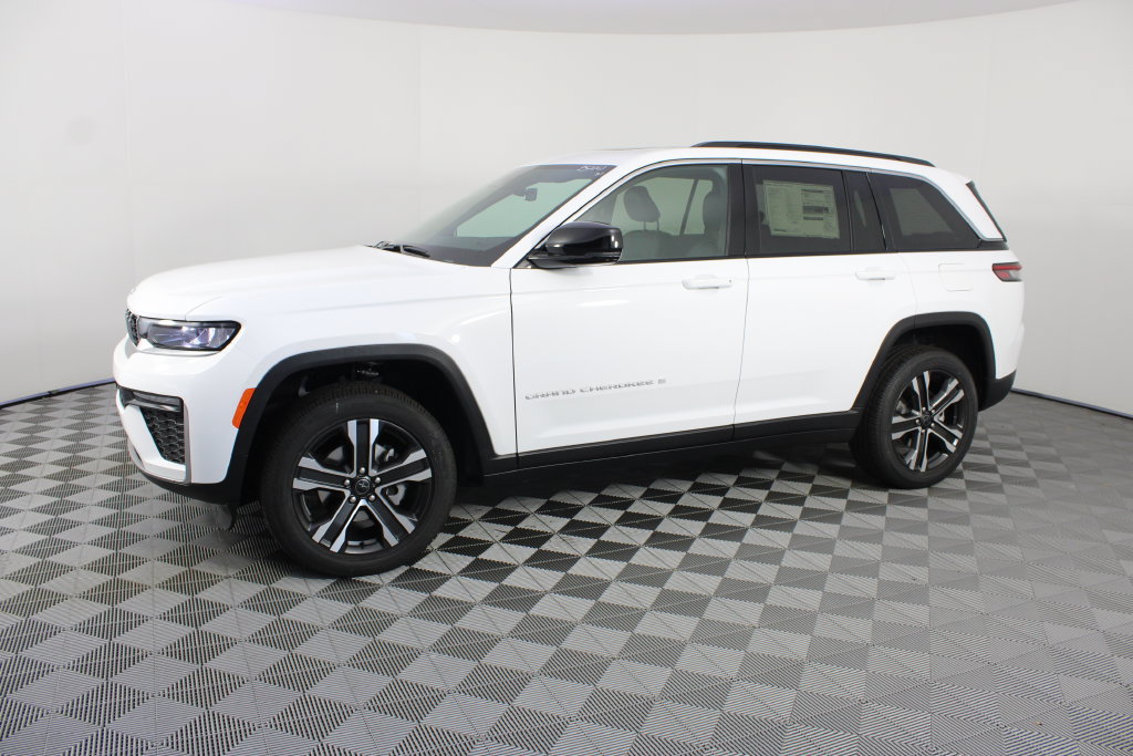 New 2027 Jeep Grand Cherokee Limited AWD/4WD image 2