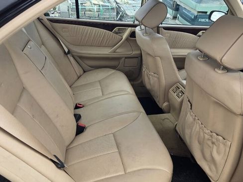 Used 2000 Mercedes-Benz E 320 4MATIC Sedan image 15