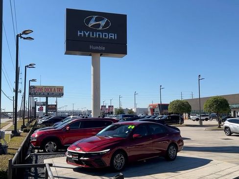 Certified 2024 Hyundai Elantra SEL image 40