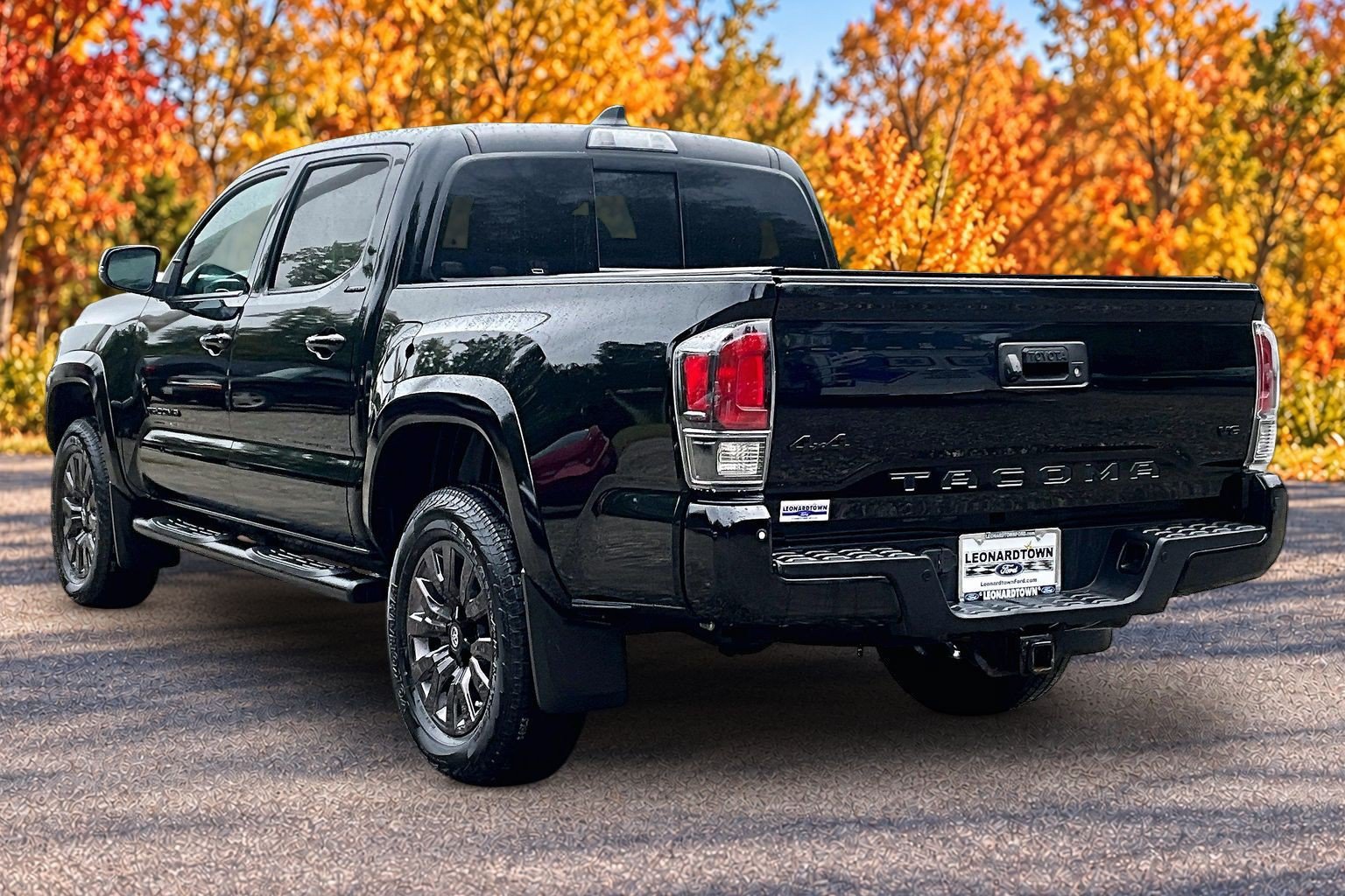 Used 2021 Toyota Tacoma Limited w/ Nightshade Package AWD/4WD image 15