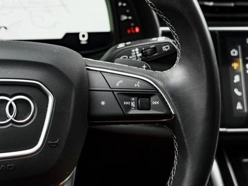 Used 2023 Audi Q8 Premium image 14