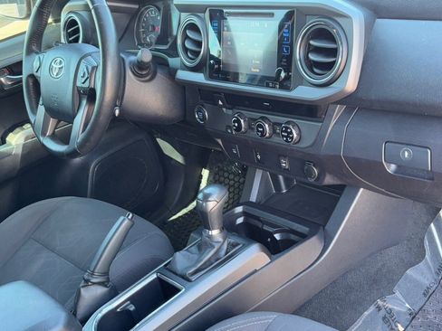 Used 2017 Toyota Tacoma TRD Sport w/ Tow Package image 9