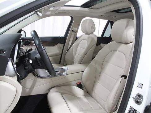Used 2022 Mercedes-Benz GLC 300 4MATIC image 5
