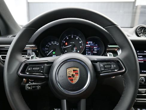 Used 2025 Porsche Macan image 6