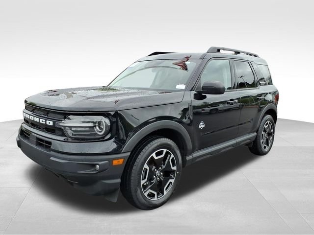 Used 2023 Ford Bronco Sport Outer Banks w/ Tech Package AWD/4WD image 2