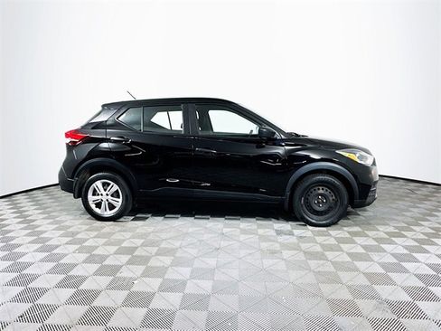 Used 2020 Nissan Kicks S image 9