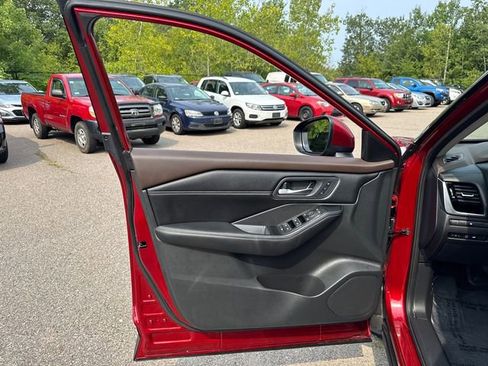 Used 2023 Nissan Rogue SL image 25