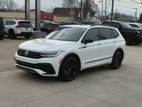 Used 2023 Volkswagen Tiguan SE R-Line image 5