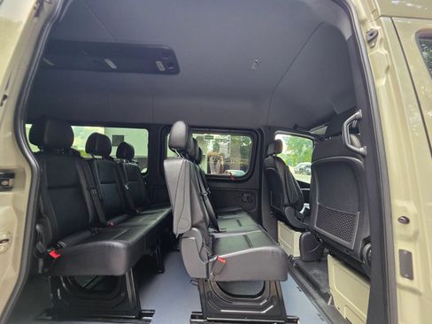 Used 2022 Mercedes-Benz Sprinter 2500 w/ Parking Package image 31