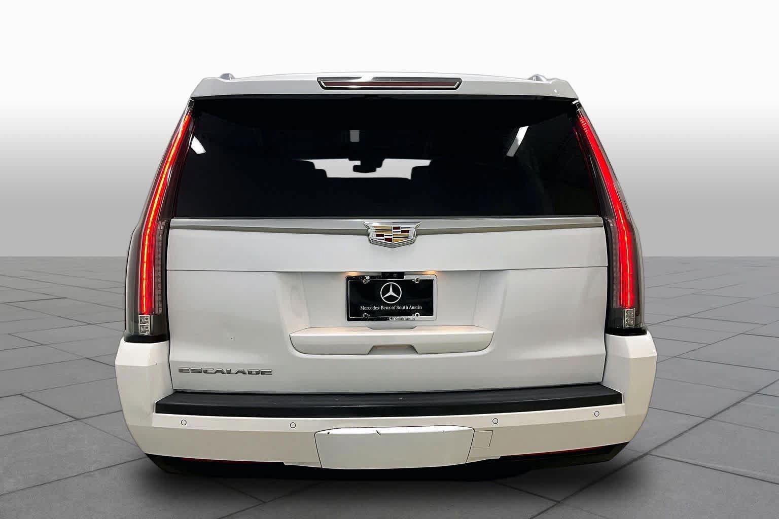 Used 2017 Cadillac Escalade ESV Platinum RWD image 5