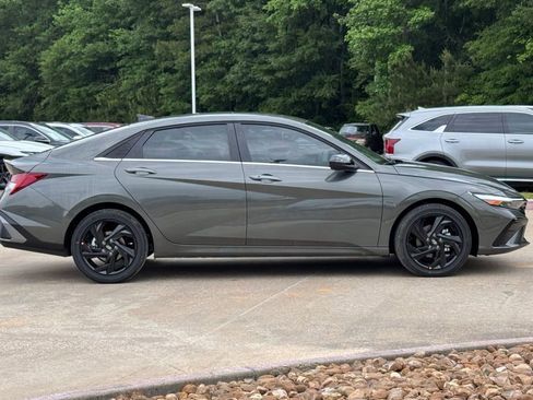 New 2026 Hyundai Elantra SEL Sport Premium FWD image 9