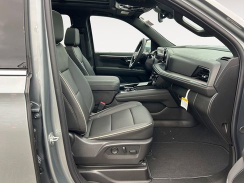 New 2026 Chevrolet Suburban Premier image 10