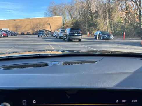 Used 2025 Chevrolet Trax LT w/ LT Convenience Package image 18