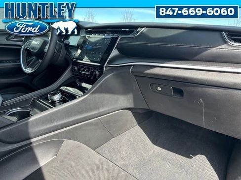 Used 2024 Jeep Grand Cherokee L Laredo image 12