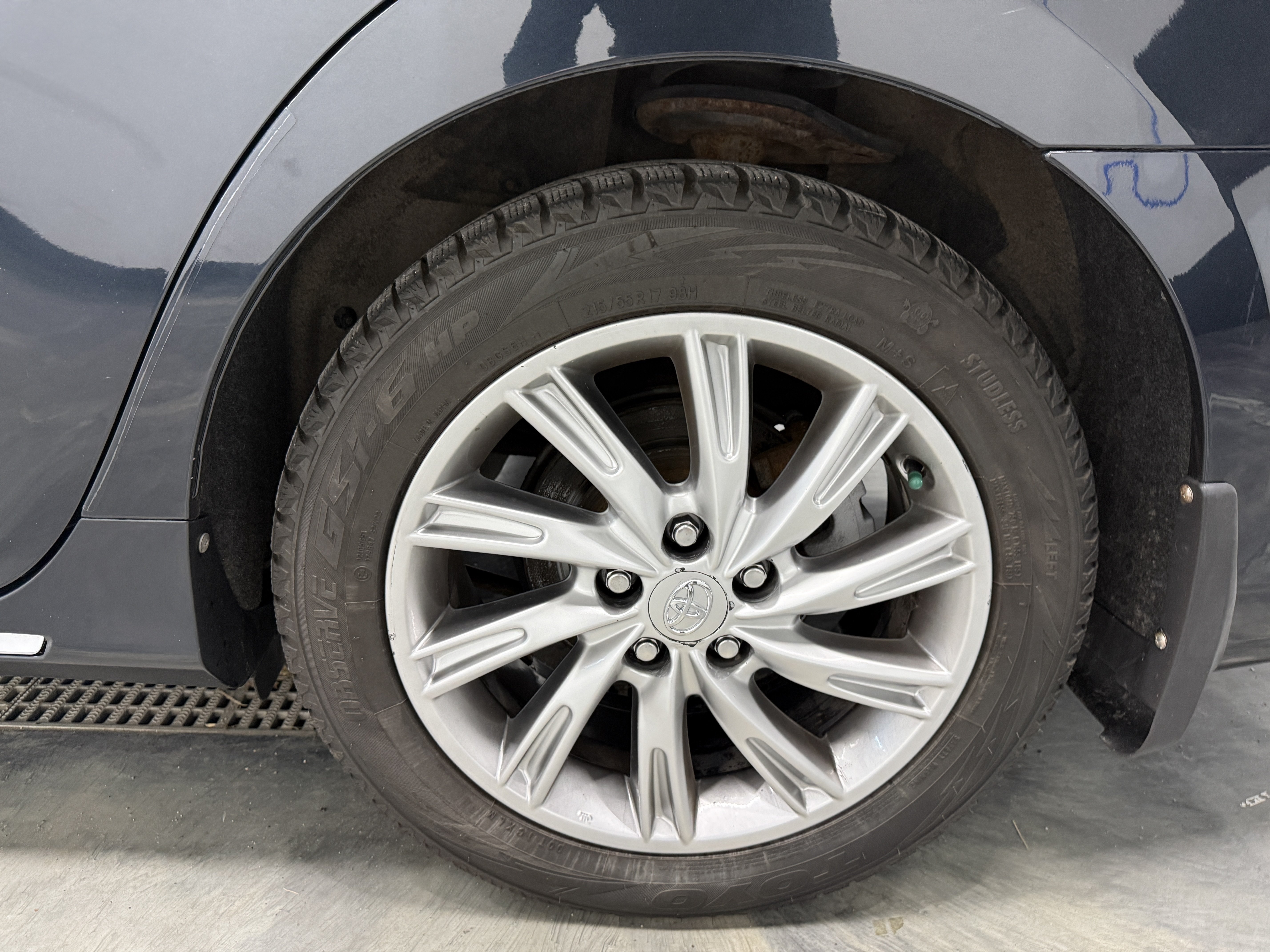 Used 2013 Toyota Camry LE FWD image 24