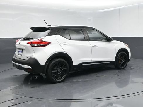 Used 2020 Nissan Kicks SR w/ SR Premium Package FWD image 8