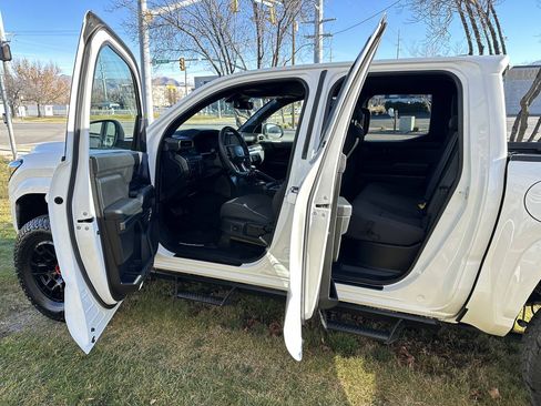 Used 2024 Toyota Tacoma SR5 AWD/4WD image 21