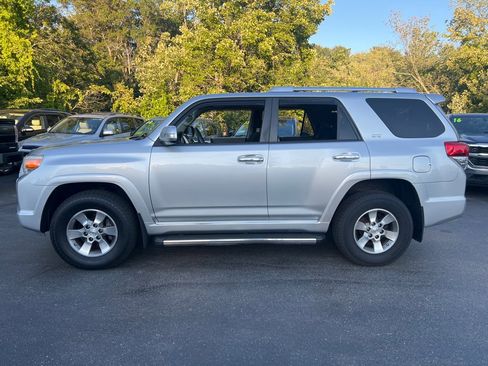 Used 2013 Toyota 4Runner SR5 w/ Convenience Pkg image 2