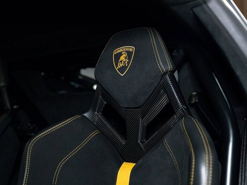 Used 2018 Lamborghini Huracan Performante AWD/4WD image 18