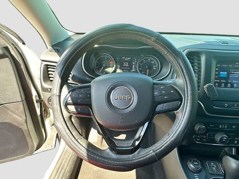 Used 2021 Jeep Cherokee Latitude Plus image 12