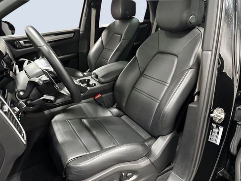 Used 2023 Porsche Cayenne Coupe AWD/4WD image 30