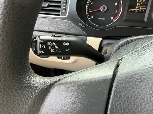 Used 2014 Volkswagen Jetta SE FWD image 29
