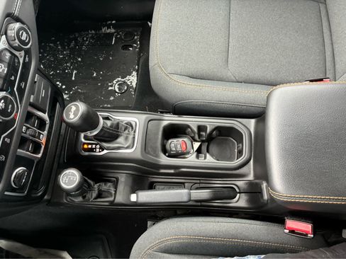 Used 2024 Jeep Wrangler Sahara image 23