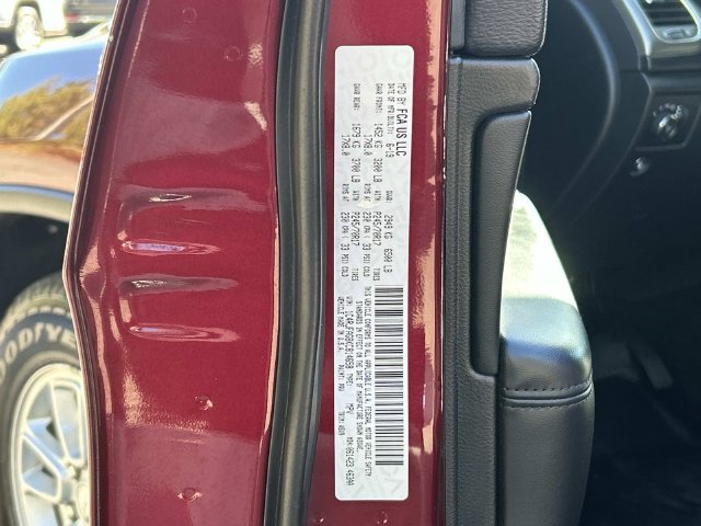 Used 2019 Jeep Grand Cherokee Laredo AWD/4WD image 10