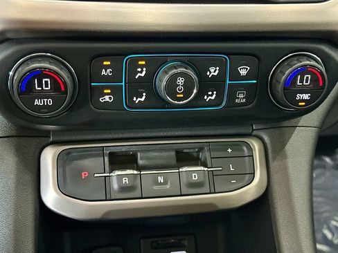 Used 2020 GMC Acadia Denali w/ Trailering Package AWD/4WD image 18