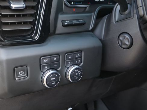 Used 2024 GMC Sierra 1500 AT4 w/ Technology Package AWD/4WD image 12