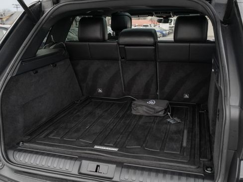 Used 2018 Land Rover Range Rover Sport SE image 10