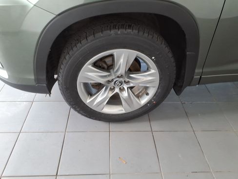 Used 2019 Toyota Highlander Limited image 9