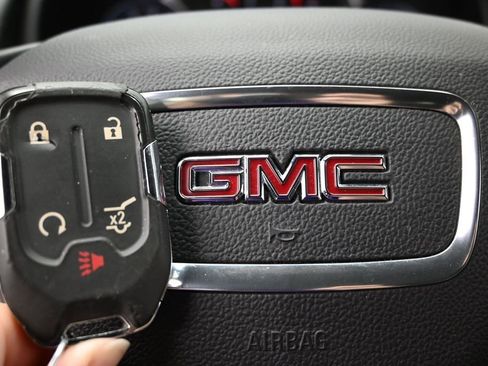 Used 2024 GMC Terrain SLT AWD/4WD image 47